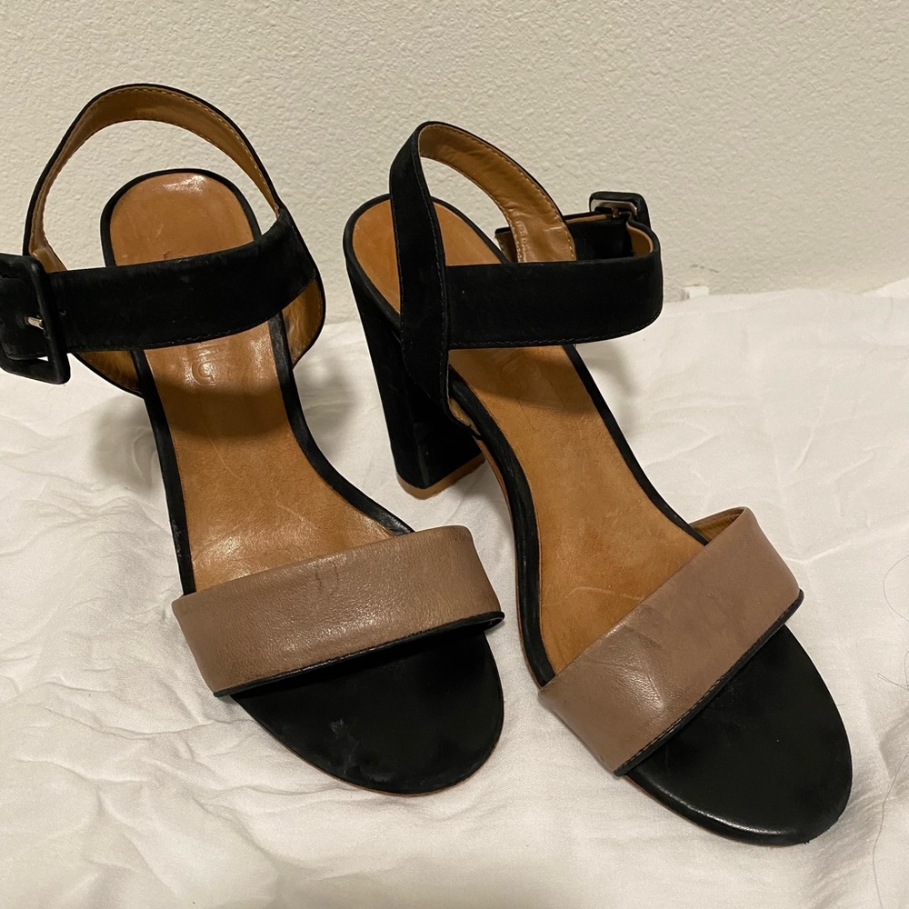 Block heel leather sandals